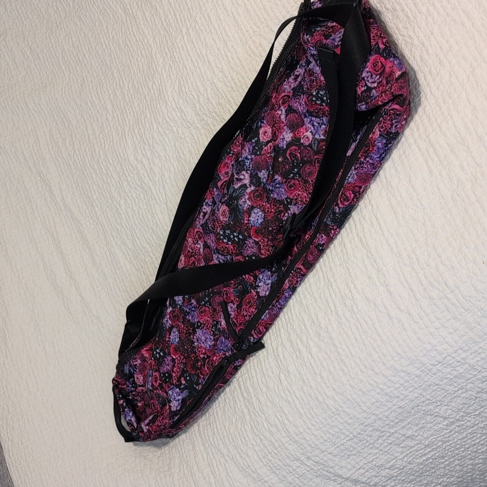 Lululemon yoga mat bag